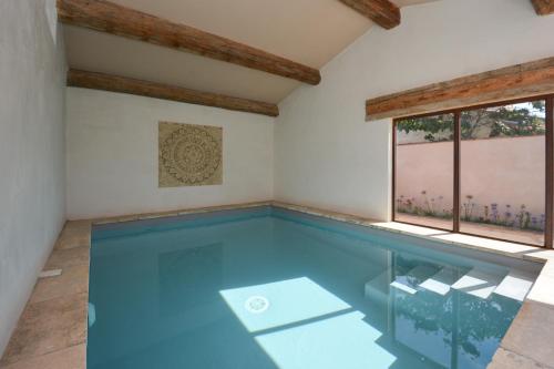 St Remy Ailleurs — hotel in Noves