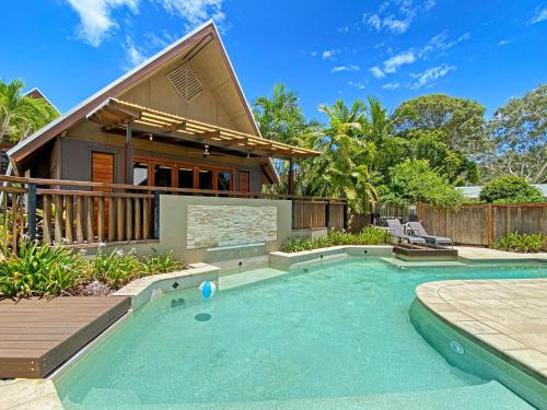 Pure Magnetic Villa 5 — 4-Star Luxury Hotel in Nelly Bay, Australia