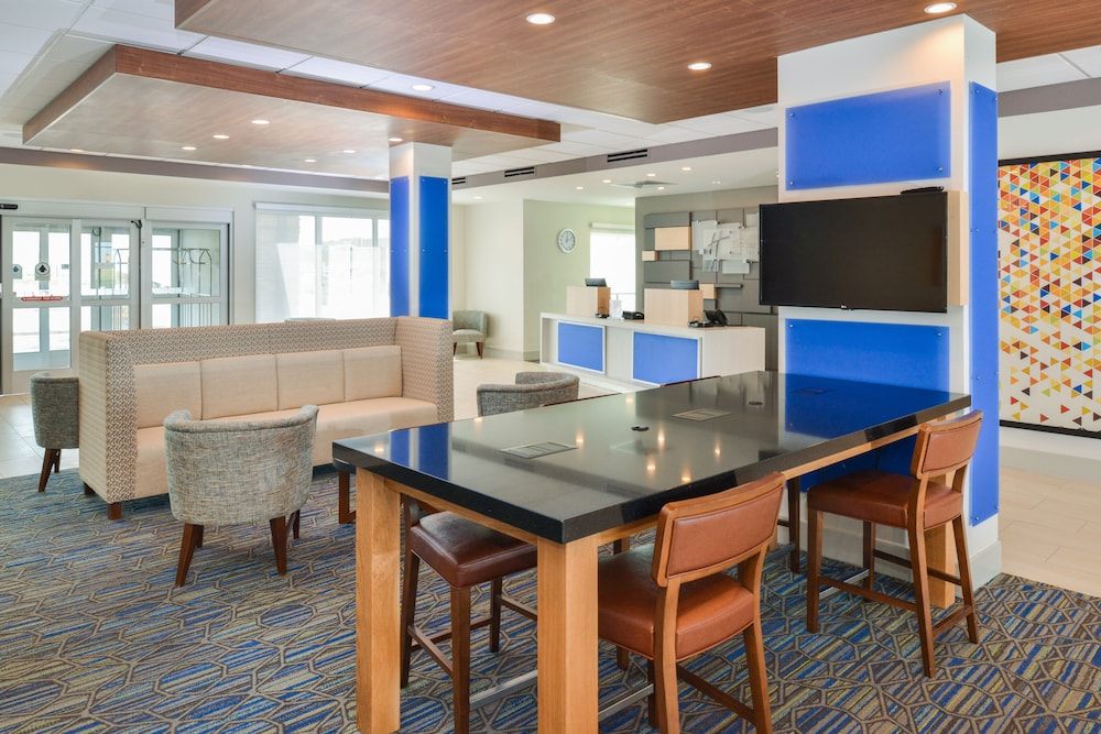 Holiday Inn Express & Suites Chadron by IHG - photo 46