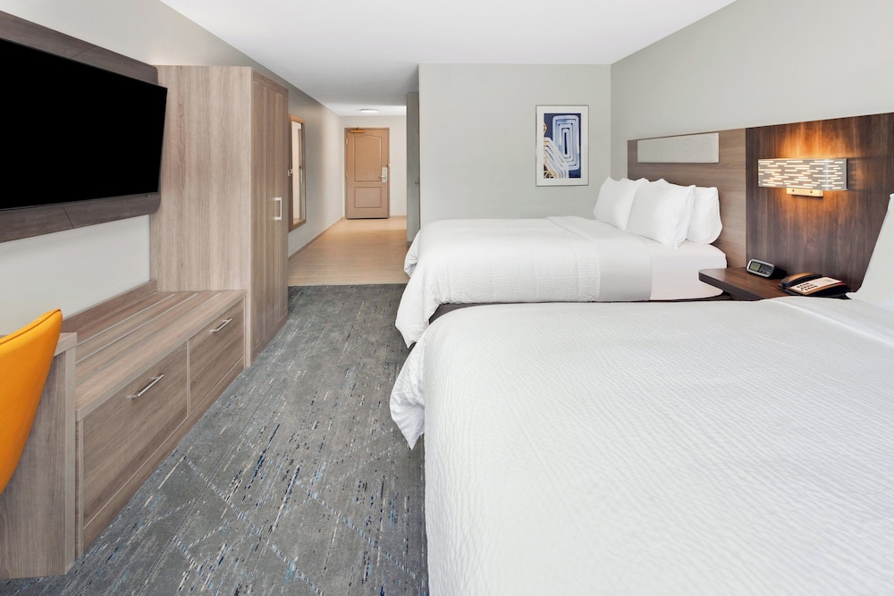 Holiday Inn Express & Suites Port Washington by IHG - photo 23