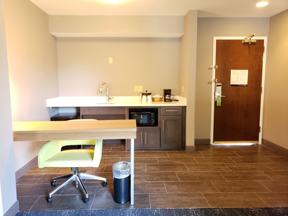 Hampton Inn & Suites Newtown - photo 43