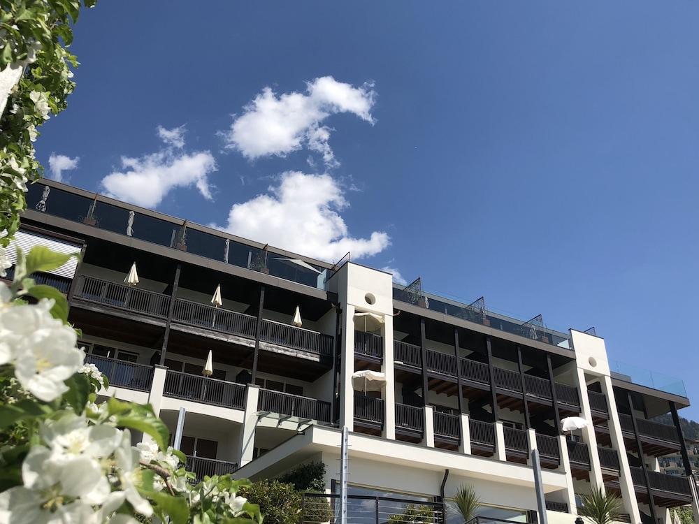 Hotel Tyrol — Scena