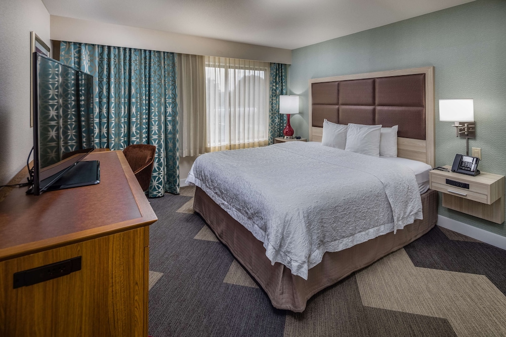 Hampton Inn San Francisco Airport - photo 7