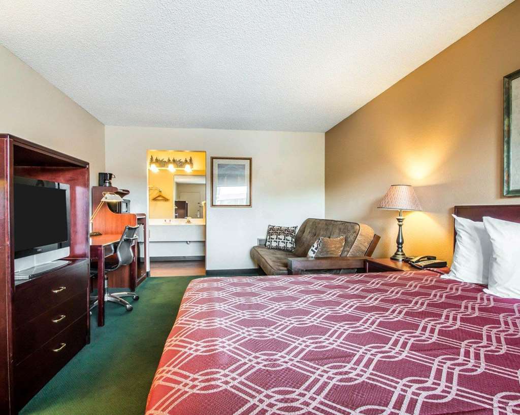 Econo Lodge Springfield I 44 - photo 14