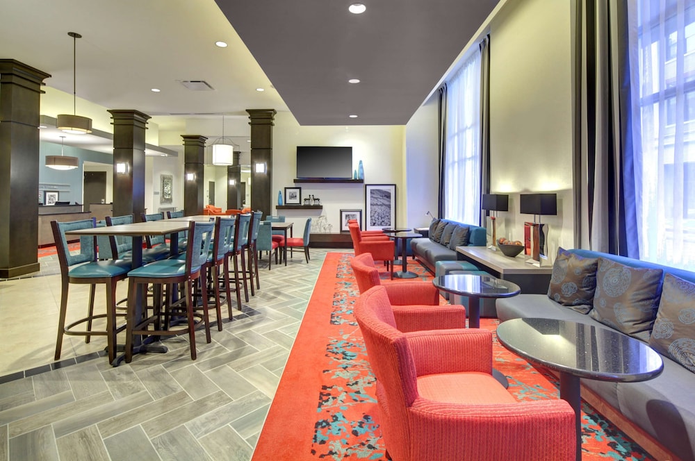 Hampton Inn & Suites Roanoke Downtown - photo 36
