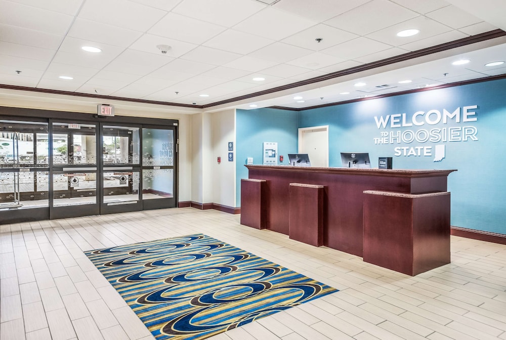 Hampton Inn Greenfield - photo 6