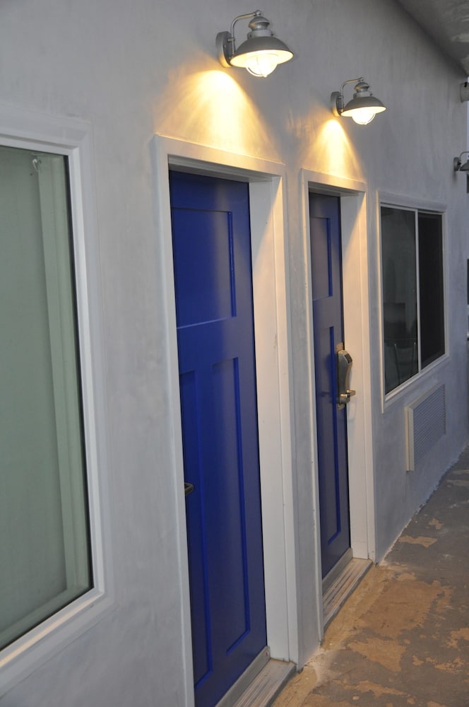 The Belmont Shore Inn - photo 63