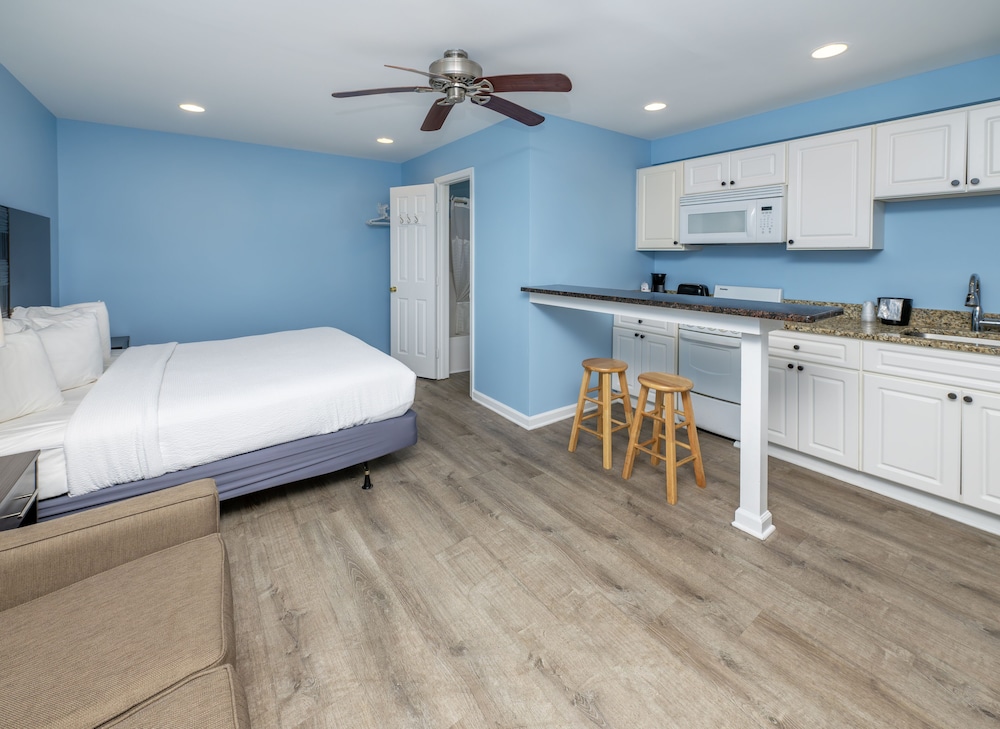 Commander Beach House Hotel - photo 39