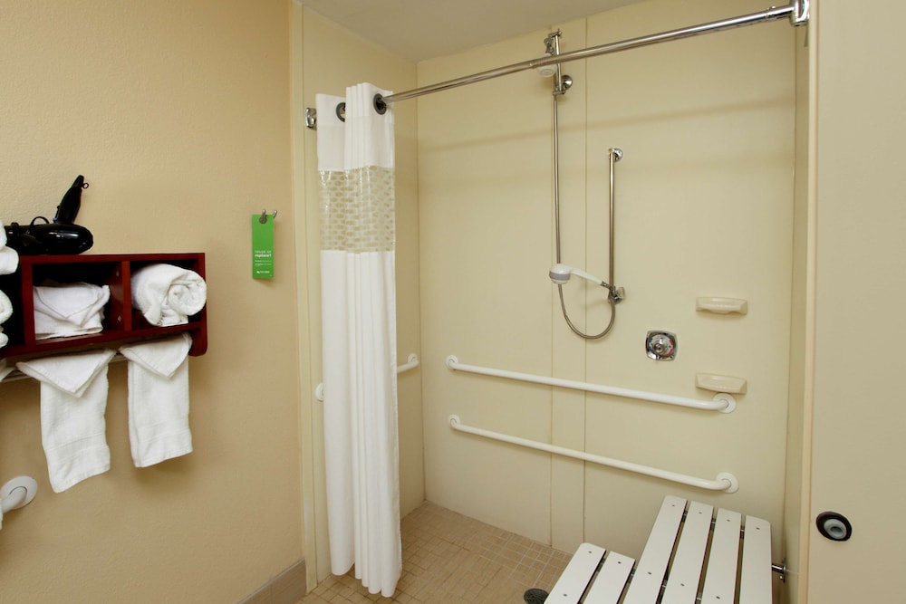Hampton Inn Madison - photo 16