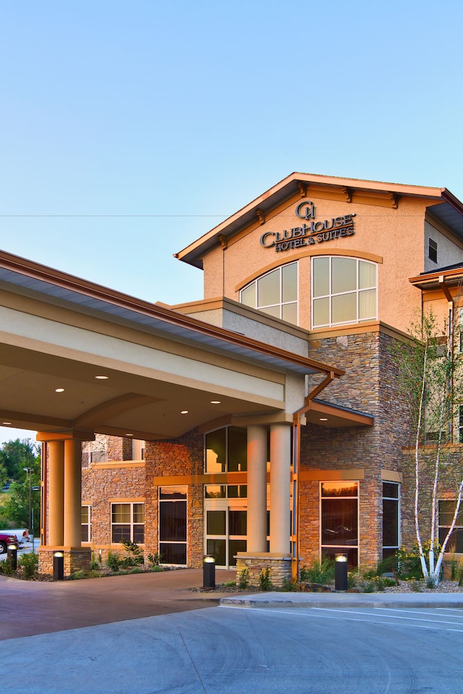 Clubhouse Hotel & Suites Pierre - photo 25
