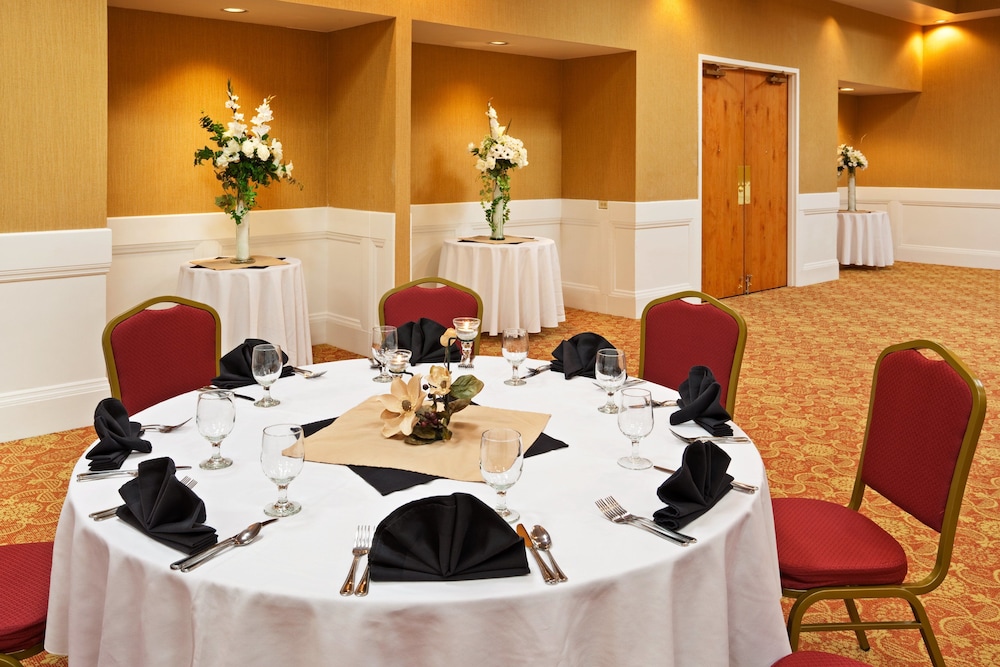 Holiday Inn by IHG - photo 33