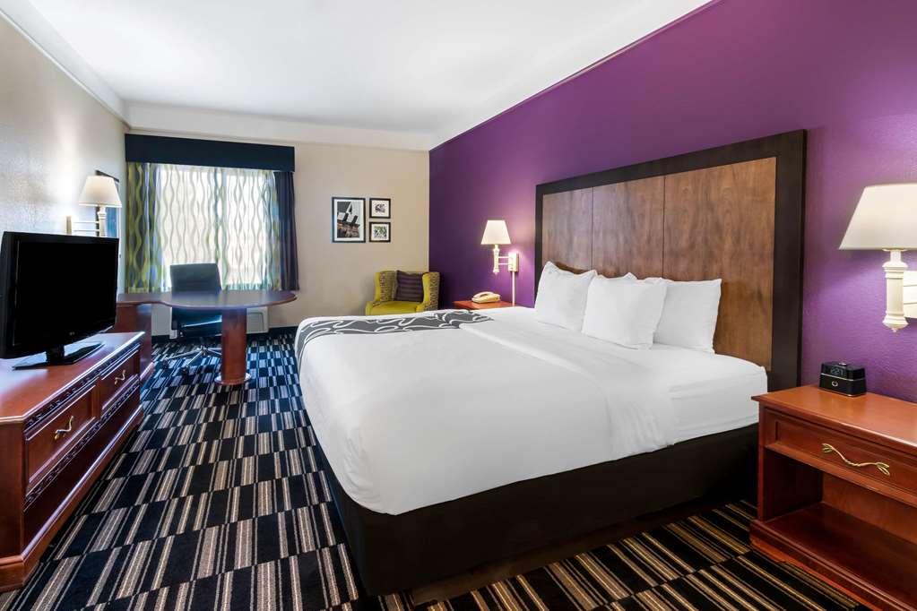 La Quinta Inn & Suites by Wyndham Roswell - photo 10