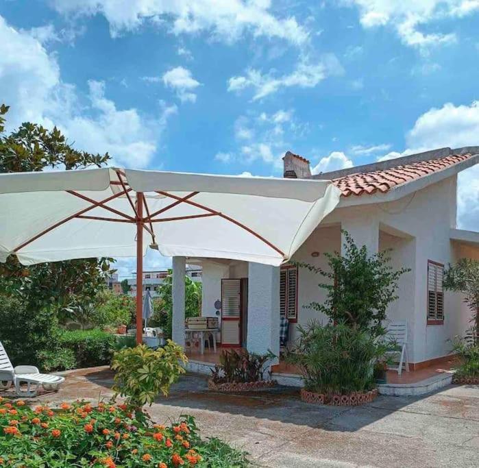 Villa Anna Bifamiliare sul mare — hotel in Torregrotta