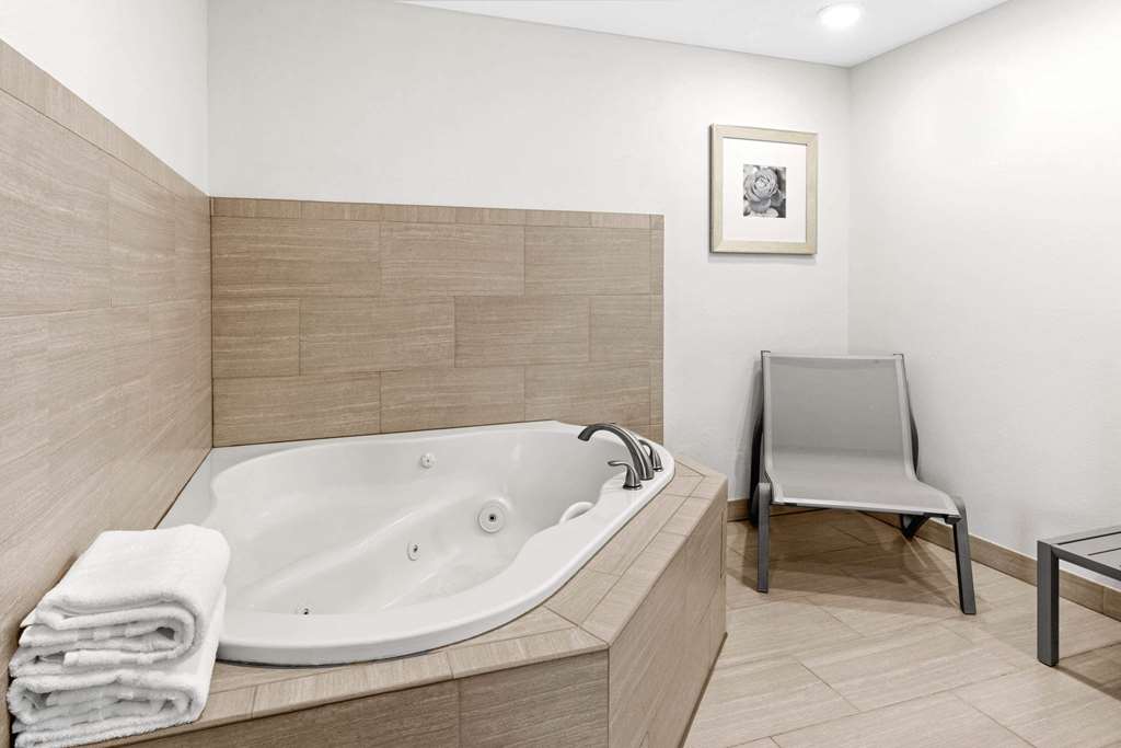 La Quinta Inn & Suites by Wyndham Portland NW - photo 23