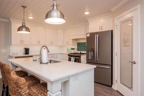 Mermaid Manor by Oak Island Accommodations - photo 40