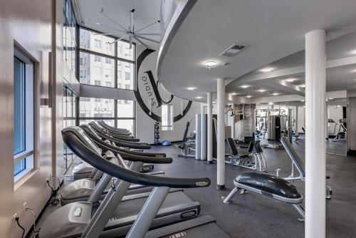 Spacious 2 Bedroom 2 Bathroom In Gated Community — 4-Star Luxury Hotel in Los Angeles, United States
