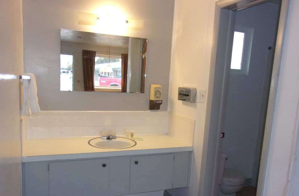 Capri Motel - photo 17