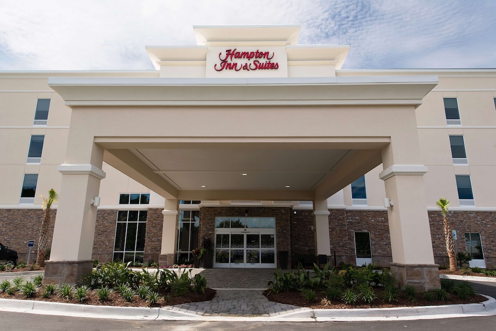 Hampton Inn & Suites Fayetteville - photo 54