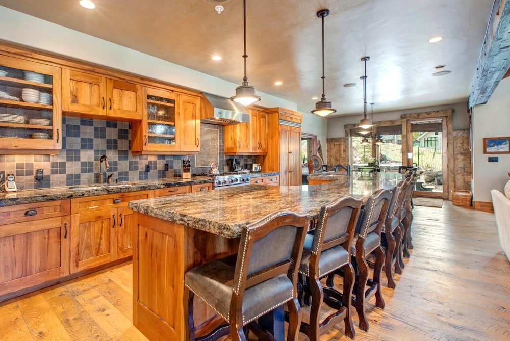 Best Location Steps to Main St Free City Bus to Deer Valley PC Resort Expansive 4 Bedroom Penthouse with Hot Tub BBQ PRH 685 by KBM Resorts - photo 14