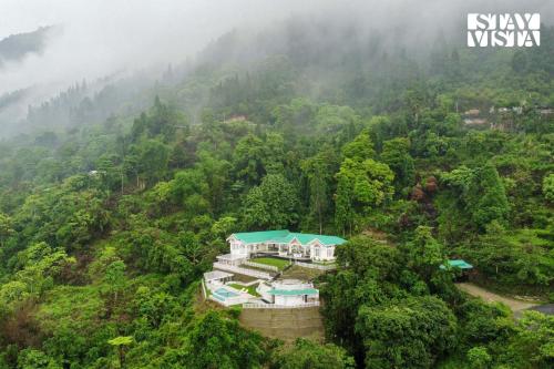 Forktail House with Swimming Pool at Kalimpong by StayVista — 4-Star Luxury Hotel in Darjiling, India