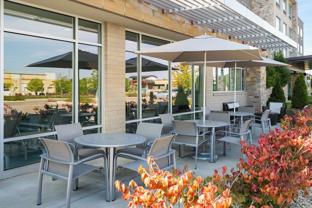 Holiday Inn Express & Suites Madison West Middleton - photo 55