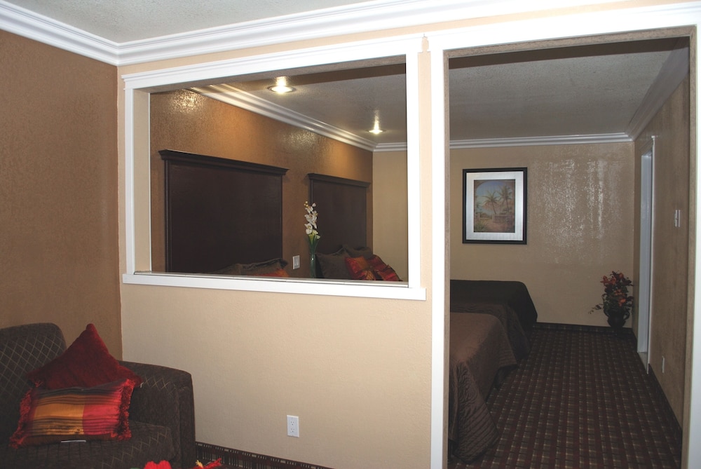 Budget Inn Anaheim - photo 8