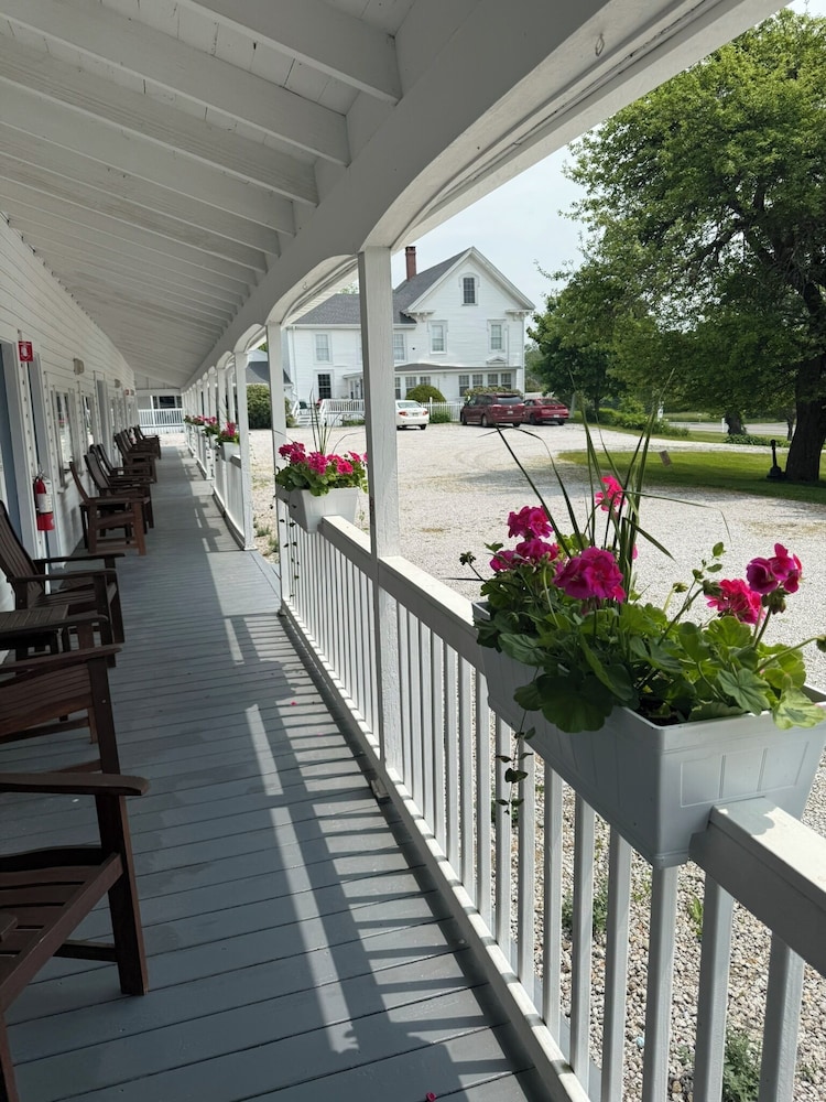 The Yardarm Motel - photo 38