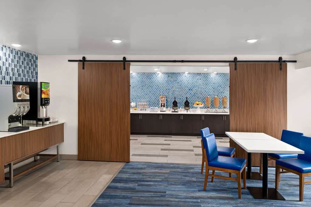La Quinta Inn by Wyndham Columbus Dublin - photo 10