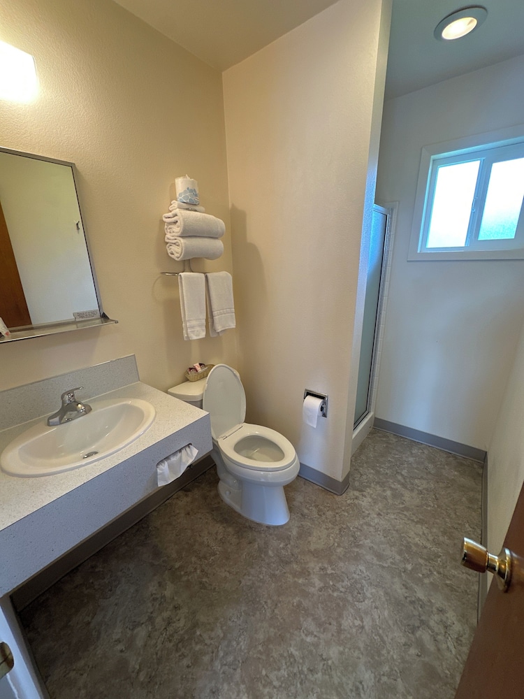 Winchester Bay Inn - photo 20