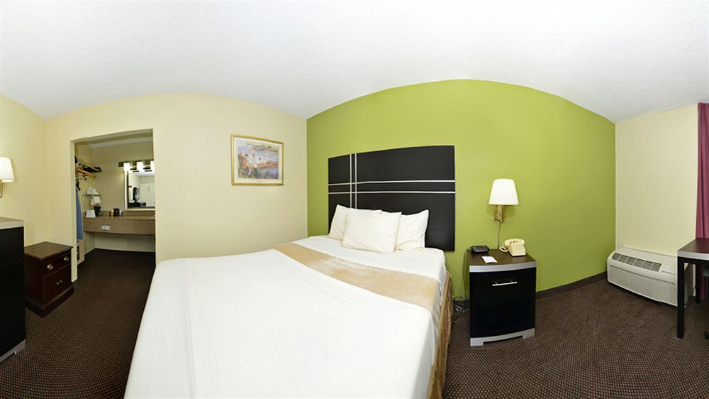 Days Inn by Wyndham Oil City Conference Center - photo 7