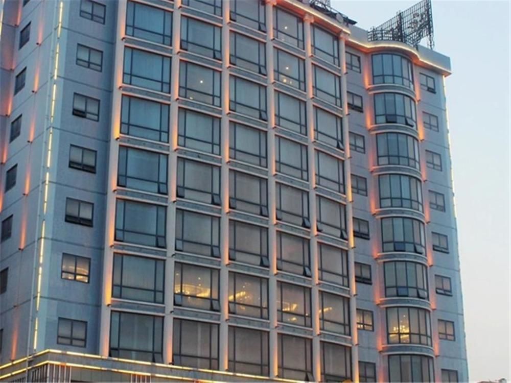 Huili Hotel — hotel in Luocheng