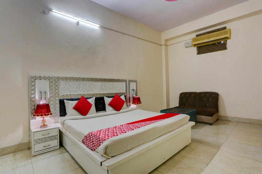 Oyo 90856 Hotel Mannat in Aligarh, India