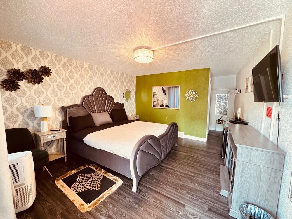 The Village Inn Hotel - photo 26
