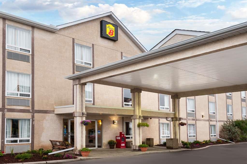 Super 8 By Wyndham Airdrie Ab