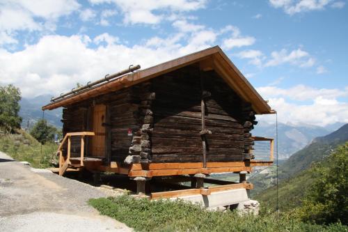 Studio Raccard Cendré — 4-Star Luxury Hotel in Grone, Switzerland