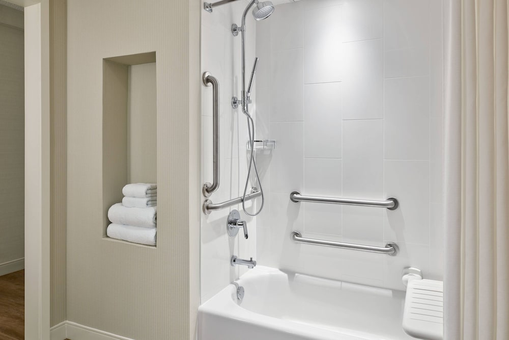 Delta Hotels by Marriott Muskegon Convention Center - photo 19
