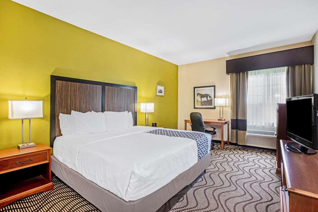 La Quinta Inn & Suites by Wyndham Corpus Christi Northwest - photo 27