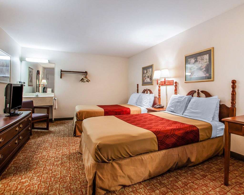 Econo Lodge Douglassville Pottstown - photo 14