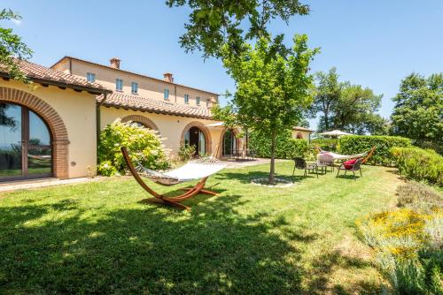 Villa Aquila — 4-Star Luxury Hotel in Trequanda, Italy