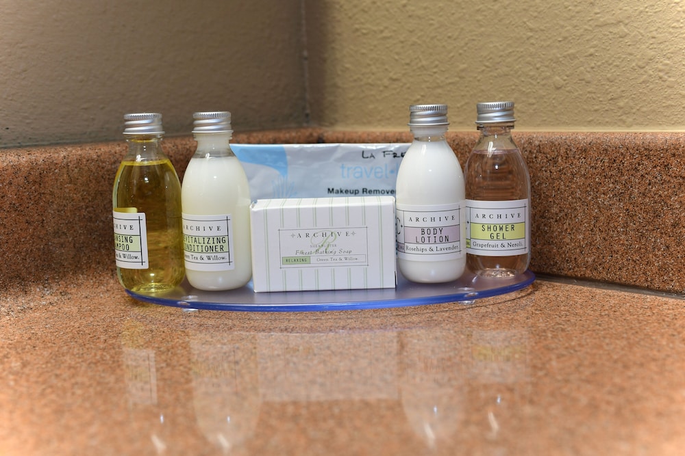 Cobblestone Inn & Suites Denison Majestic Hills - photo 51
