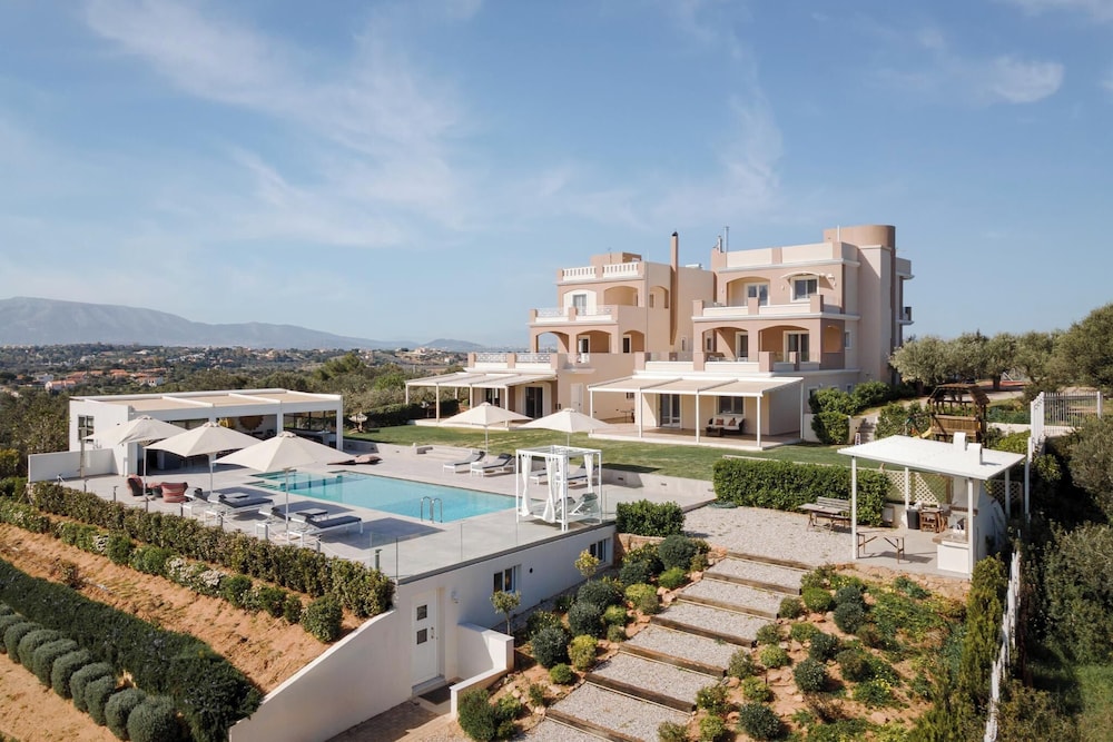 Ema's Guest House — 4-Star Luxury Hotel in Markopoulo, Greece