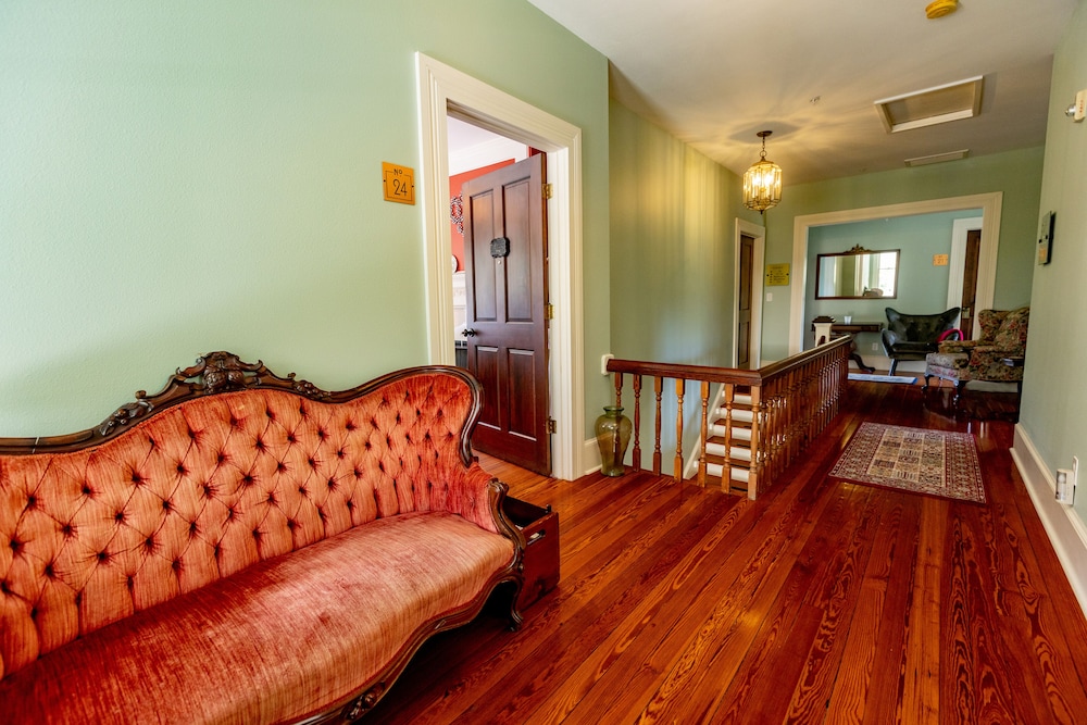 Camellia Rose Inn - photo 30