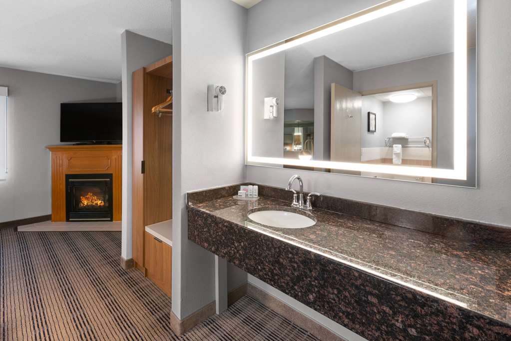 AmericInn by Wyndham North Branch - photo 33