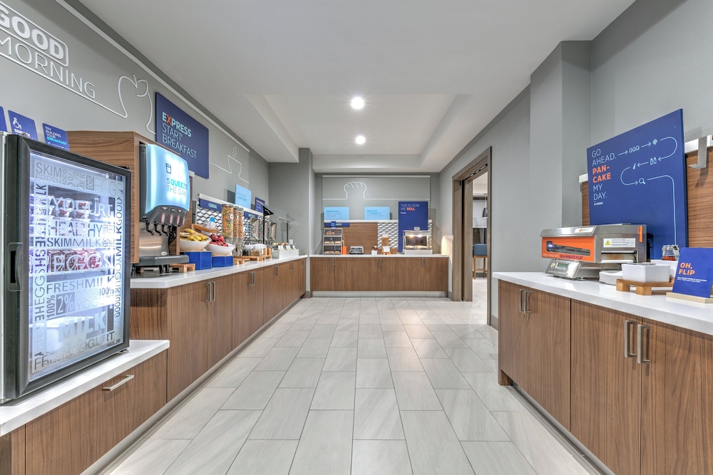 Holiday Inn Express Hotel & Suites Winnie by IHG - photo 27