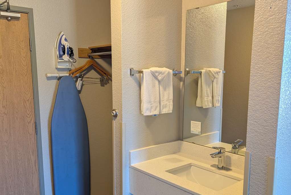 Days Inn & Suites by Wyndham Castle Rock - photo 36