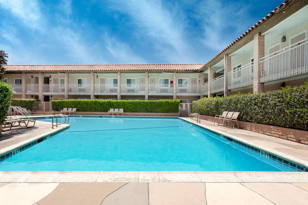 Travelodge by Wyndham Orange County Airport Costa Mesa - photo 47