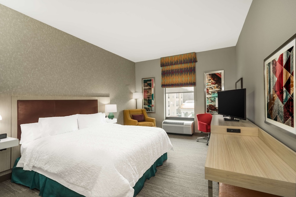 Hampton Inn Newport - photo 12