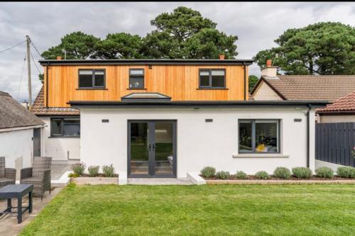 Pine View Holiday Home — 4-Star Luxury Hotel in Newcastle, United Kingdom