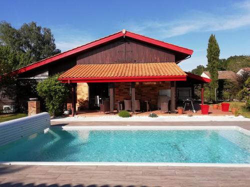 Maghouse - carbon neutral hotel in Cestas