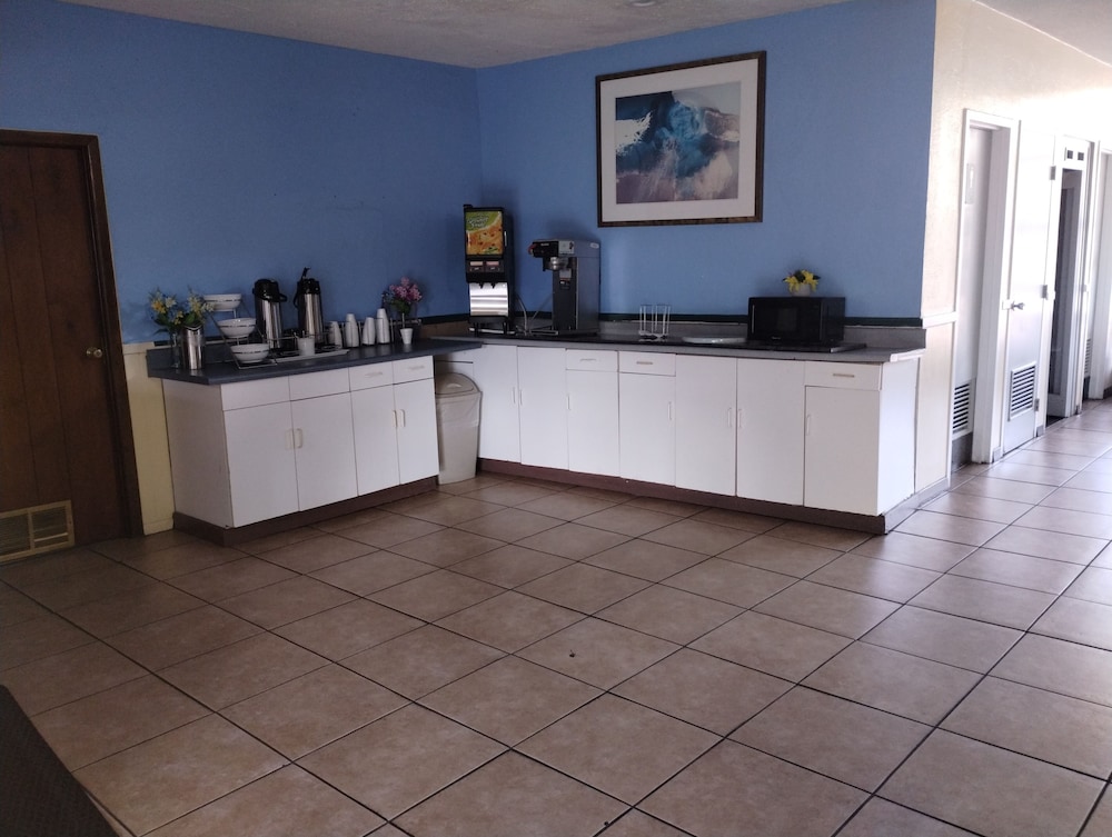 University Inn - photo 15